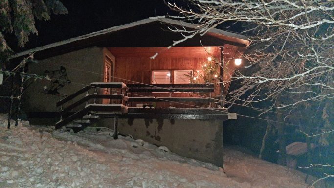 Unsere Vereins-Hütte am Abend Vereinsleben SCE
